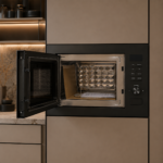 ⁦اي ار AR - ميكرويف بلت ان 25 لتر أسود مع باب زجاج أسود - 60*38 سم  - القدرة الكهربائية المدخلة: 1320 واط قدرة الميكرويف الخارجة: 850 واط قدرة الشواية: 1200 واط - Q25UGS86-AR8B⁩ - الصورة ⁦4⁩