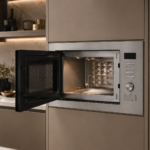 ⁦اي ار AR - ميكرويف بلت ان 25 لتر ستانلس ستيل مع باب زجاج أسود - 60*38 سم  - القدرة الكهربائية المدخلة: 1320 واط قدرة الميكرويف الخارجة: 850 واط قدرة الشواية: 1200 واط - Q25UGS86-AR8A⁩ - الصورة ⁦2⁩